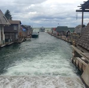 Meet your Posher, Gloria